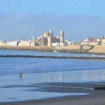 La plage et la cathédrale de Cadix macadambonheur.fr